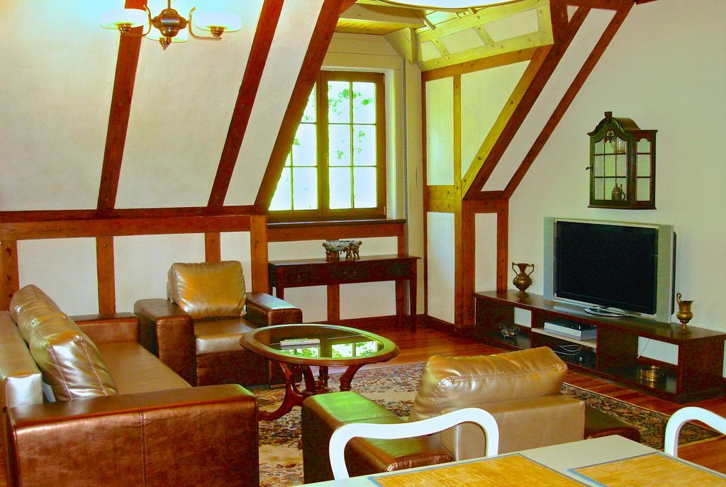 Dwor Sosnowo Hotel Pojezierce Bilik gambar